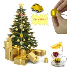 Mini voiture RC en boule de Noël pour la décoration du sapin de Noël